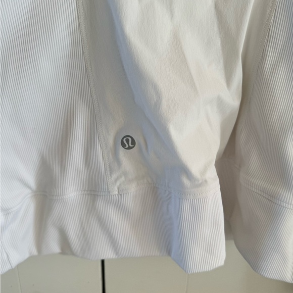 Lululemon - Picture 3 of 4